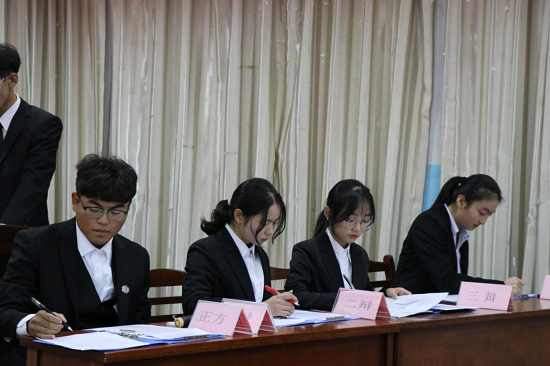 第一届“争鸣杯”辩论赛半决赛顺利举办