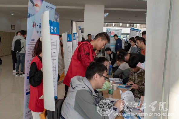 太阳集团tyc46332021届毕业生秋季大型双选会志愿服务活动圆满落幕